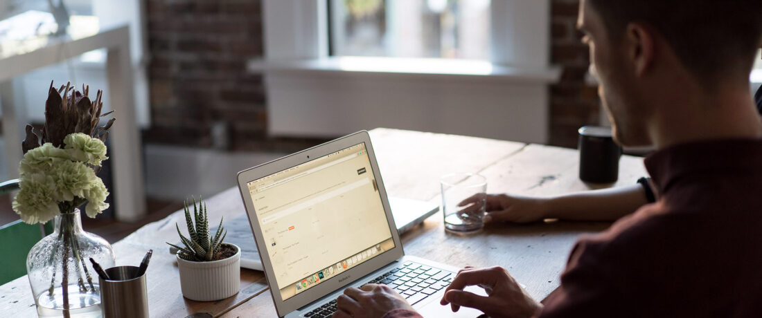 bench-accounting-49025-unsplash